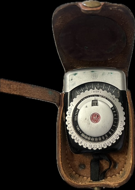 Vtg GE Exposure meter PR-1 in leather case brass snap closures